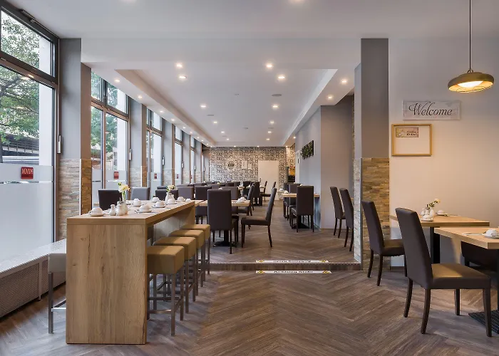 Garner - Schoeneberg By Ihg 3*